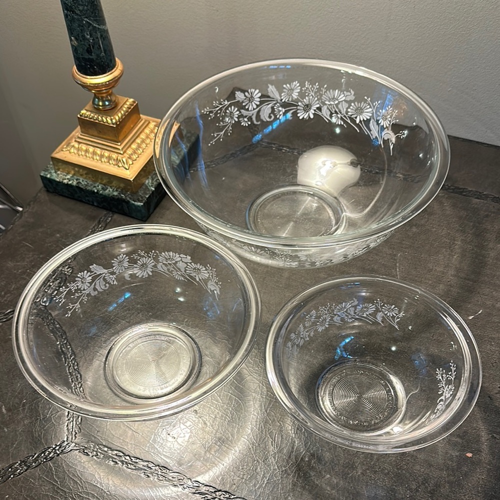 Elegant Clear PYREX Mixing Bowl Set